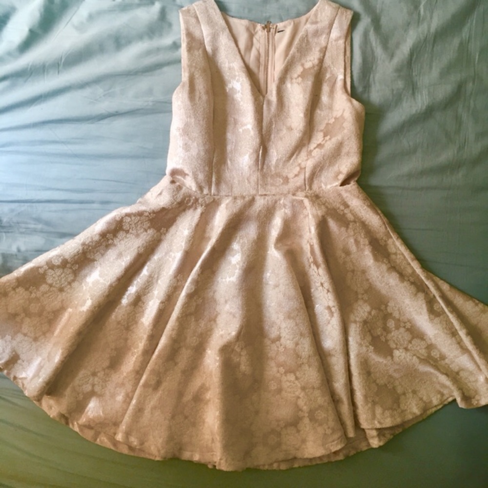 Francesca’s Gold and Cream Fit and Flare✨